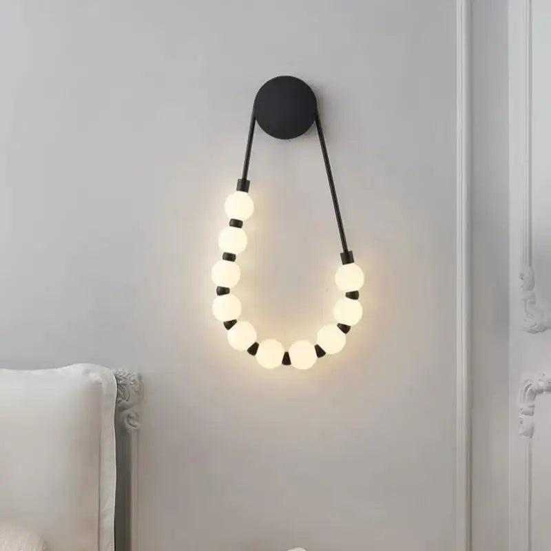 Appique murale en forme de collier de boules LED