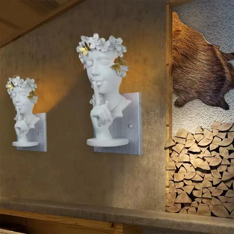 Applique Murale À Visage Avec Couronne De Lauriers Dorés En Méta