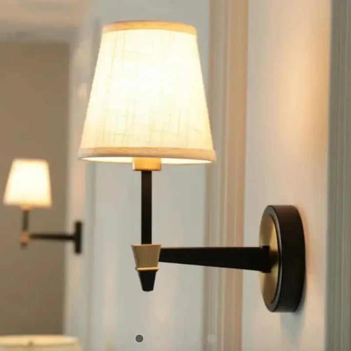 Applique Murale Au Style Américain Avec Support Noir Et Abat-Jour