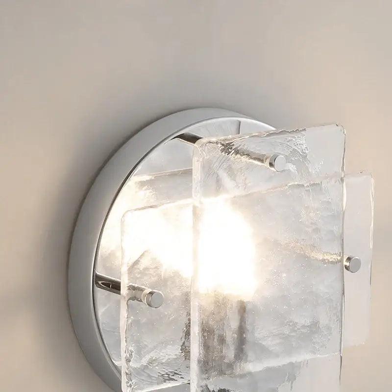 Applique murale couleur chrome avec façade en verre