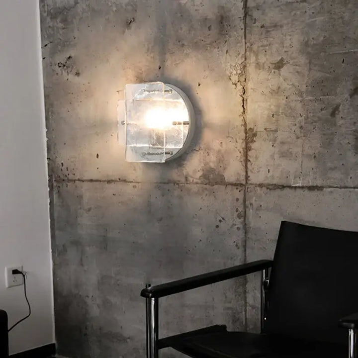 Applique murale couleur chrome avec façade en verre