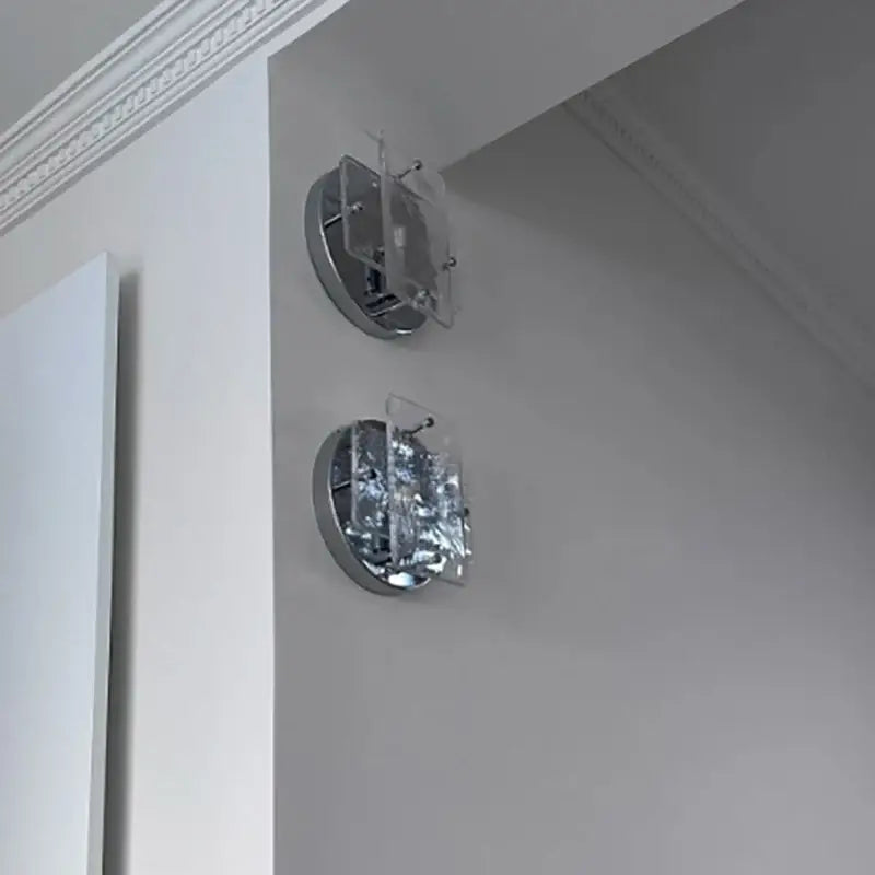 Applique murale couleur chrome avec façade en verre