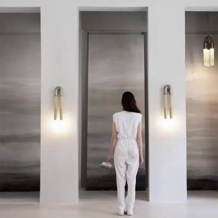 Applique murale design double tube LED en métal et tissu