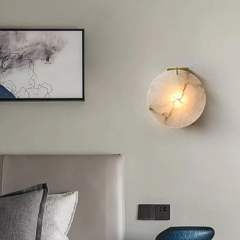 Applique murale design effet marbre et base dorée