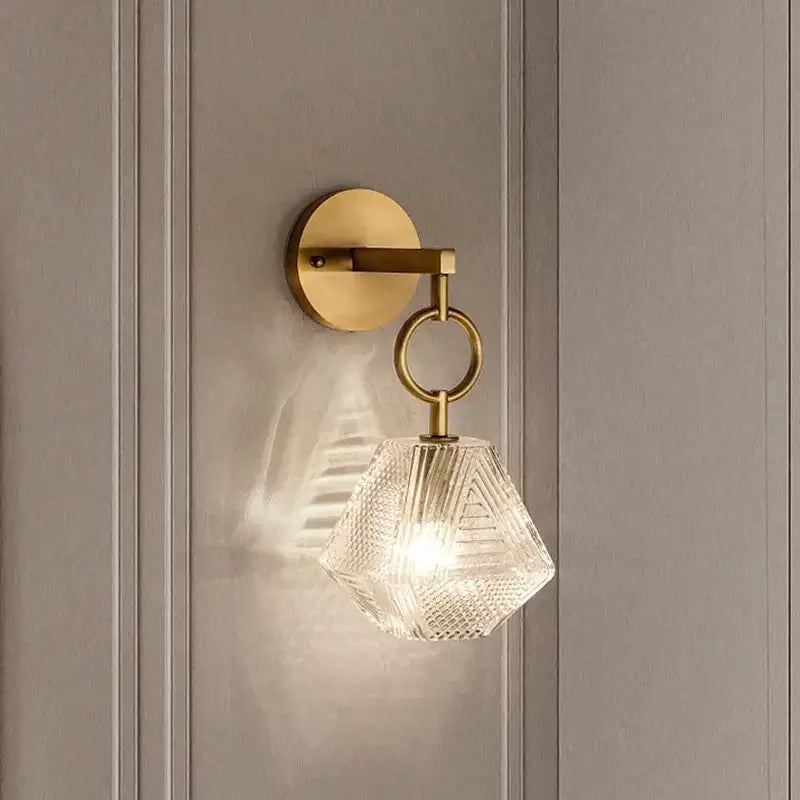 Applique murale dorée suspendu avec une petite chaine