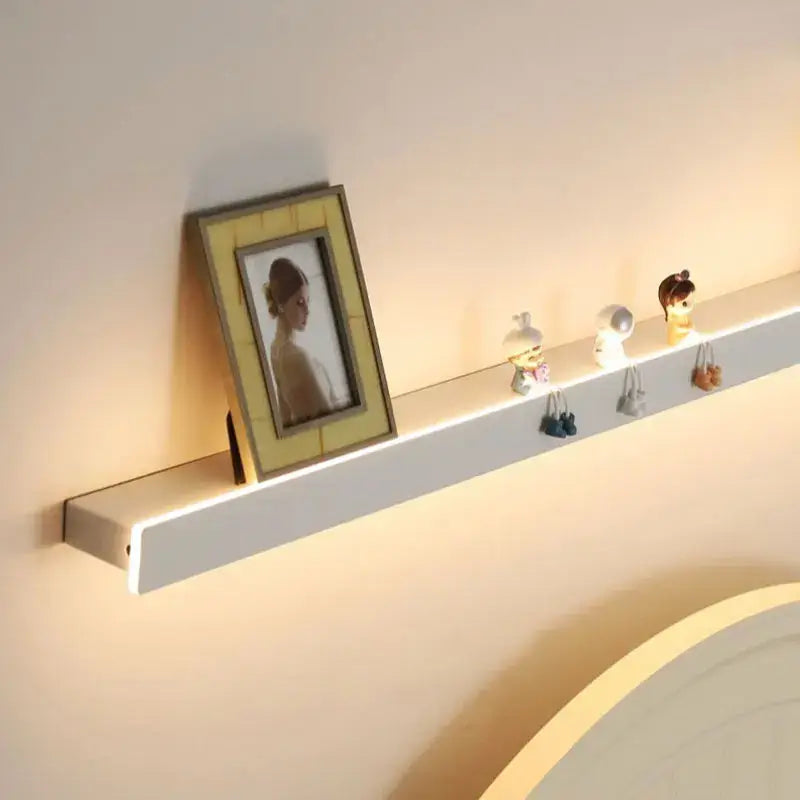 Applique Murale En Étagère Éclairé Par Des LEDs Élégante
