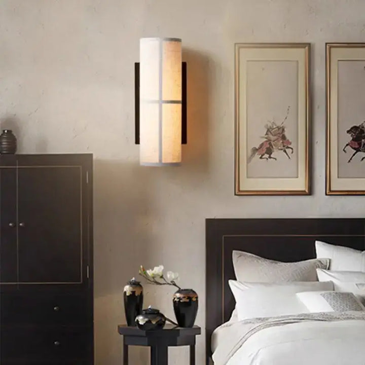 Applique murale japonaise au style minimaliste en soie