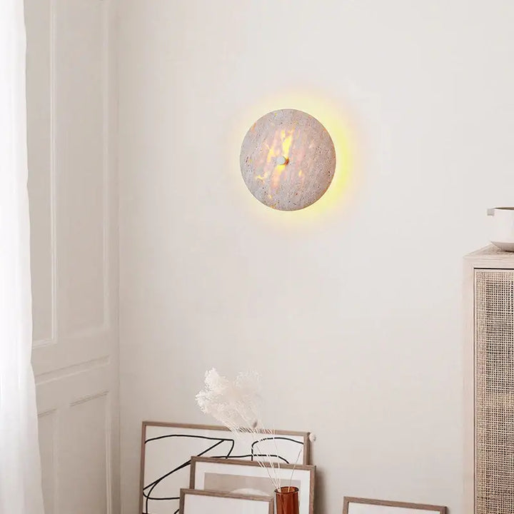Applique murale minérale avec halo chaud et naturel