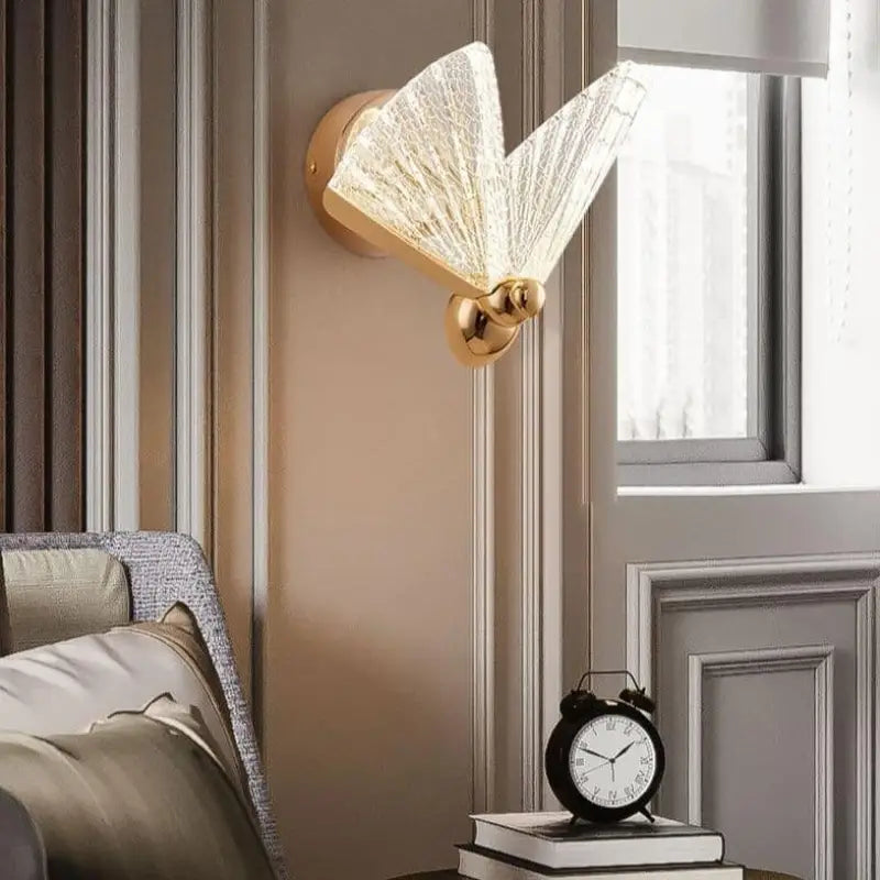 Applique Murale Papillon À Finition Or Élégante