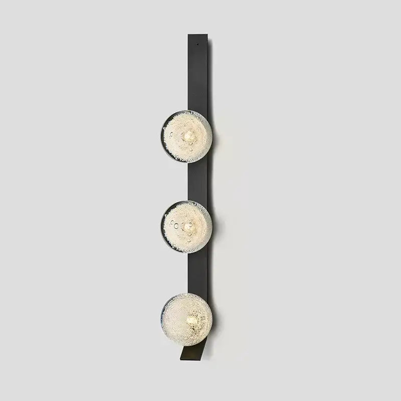 Applique Murale Verticale Dorée Avec Globes Soufflés Élégants