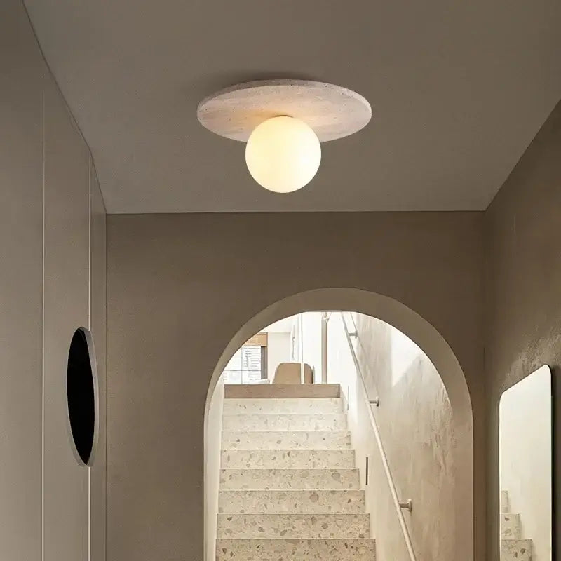 Plafonnier design en Pierre clair et globe en verre blanc moderne