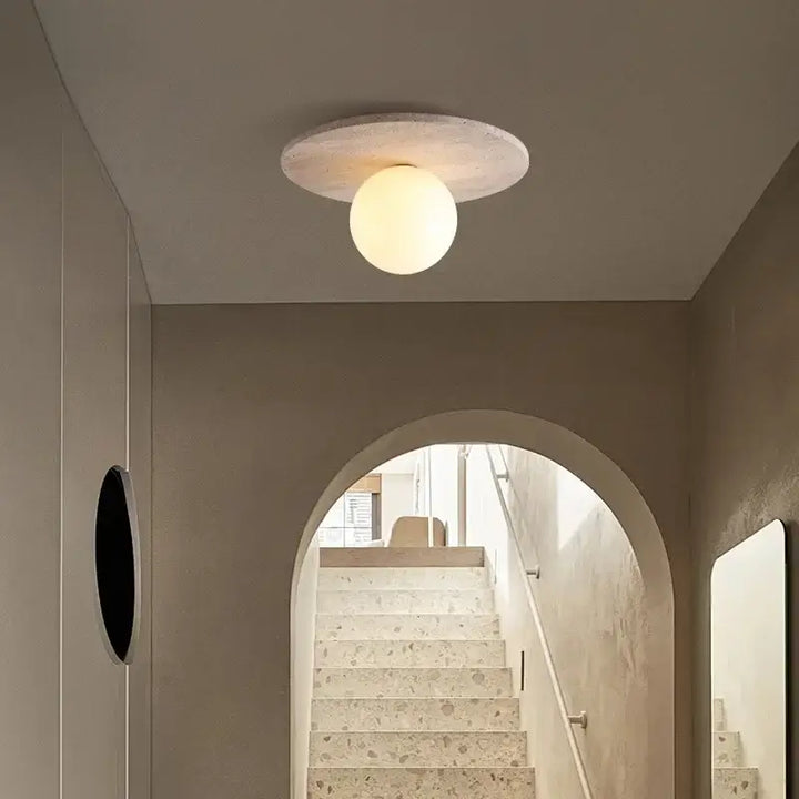 Plafonnier design en Pierre clair et globe en verre blanc moderne