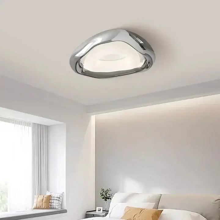 Plafonnier led design moderne chromé forme organique élégante