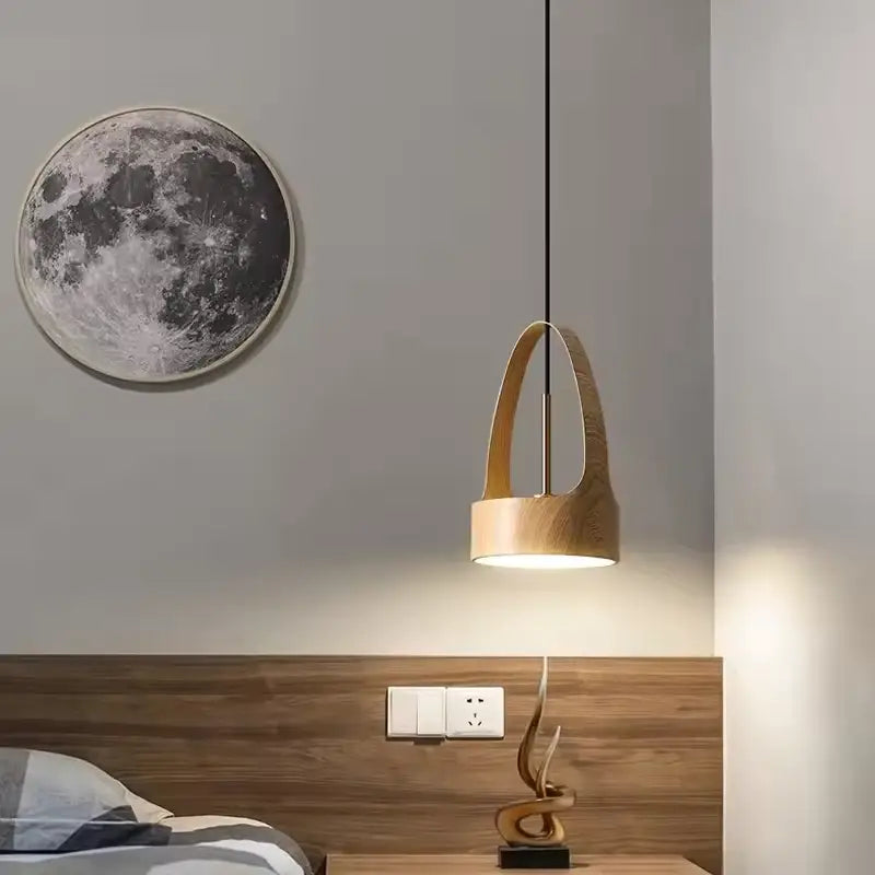 Suspension design bois moderne avec abat-jour cylindrique élégant