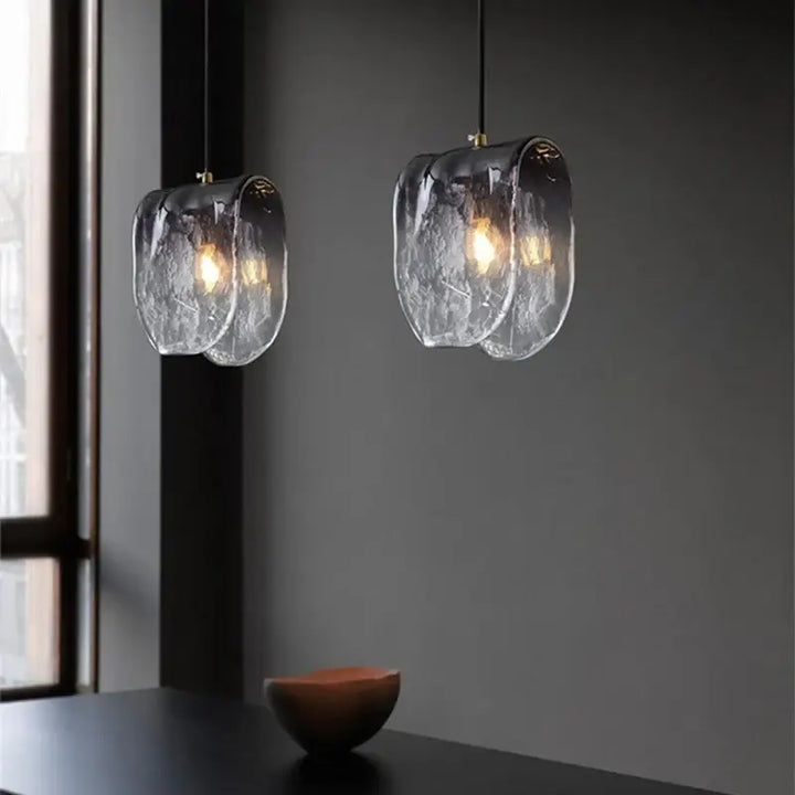 Suspension en verre soufflé au design organique et artistique