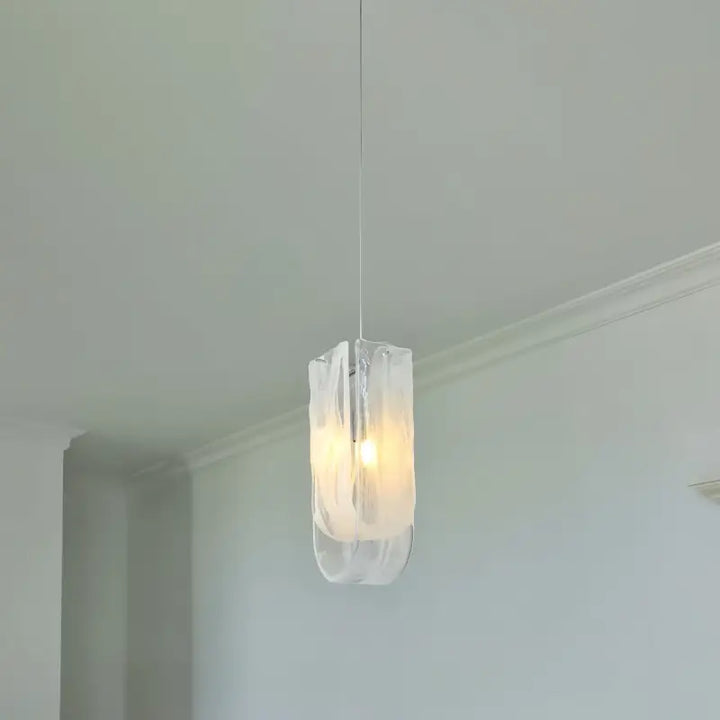 Suspension en verre soufflé au design organique et artistique