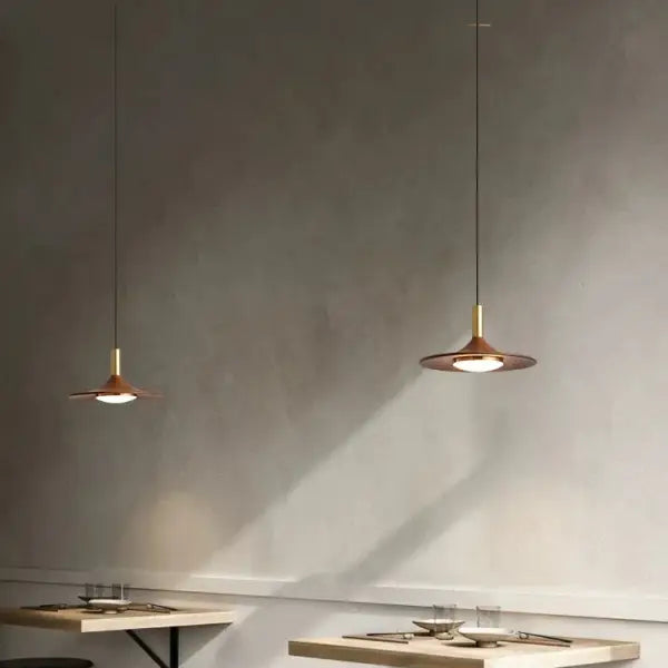 Suspension luminaire contemporaine au design élancé en metal