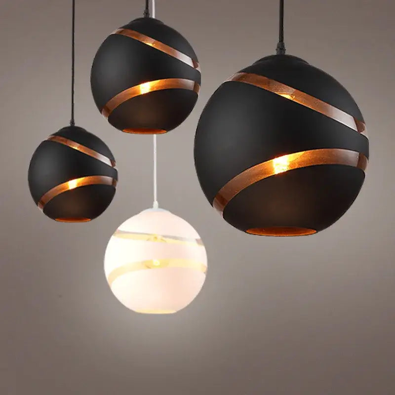 Suspension luminaire ronde disponible en noir ou blanc