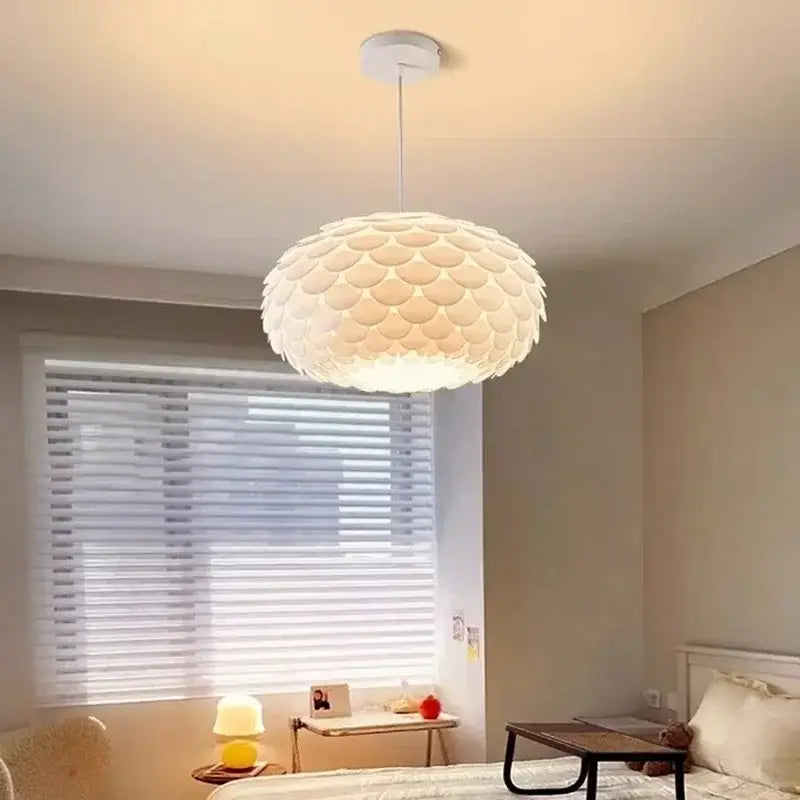 Suspension moderne design écailles blanches élégantes