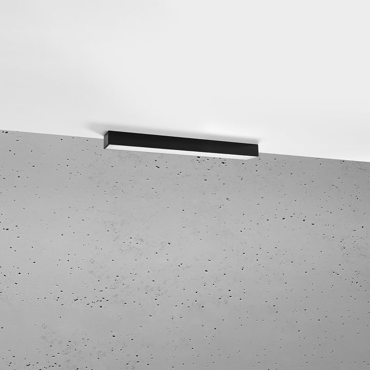Plafonnier linéaire PINNE noir éteinte, au plafond