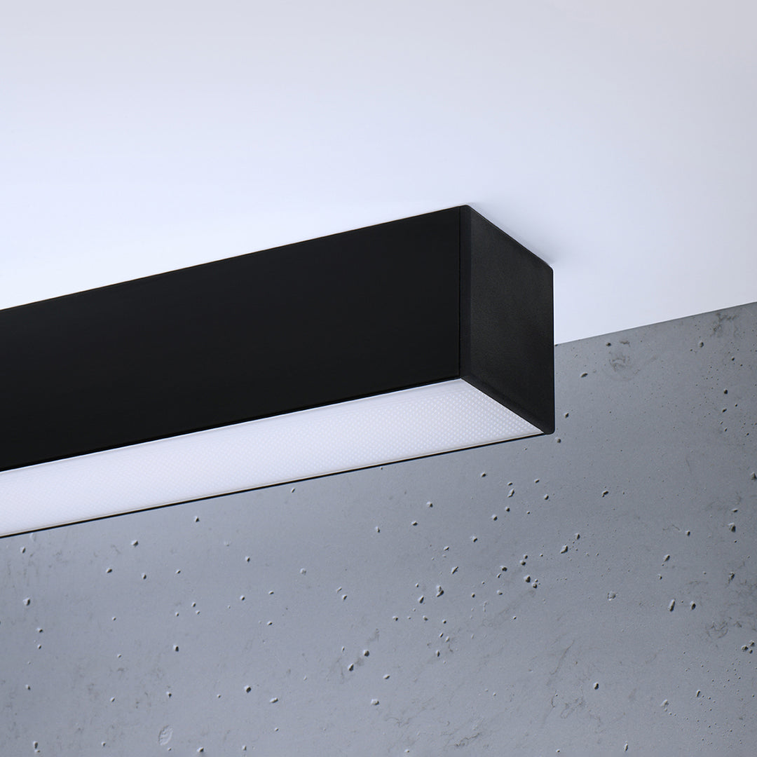 Plafonnier linéaire PINNE noir éteinte, détail du profilé