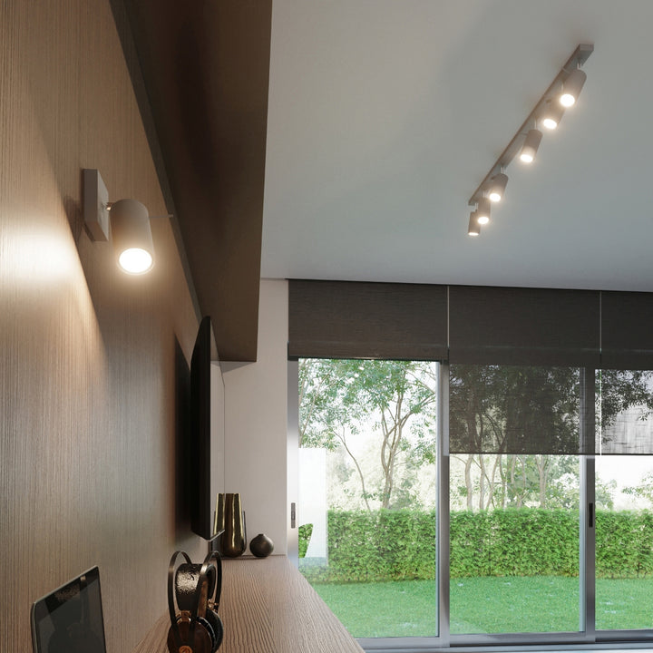 Luminaire Plafonnier gris allumée, vue rapprochée