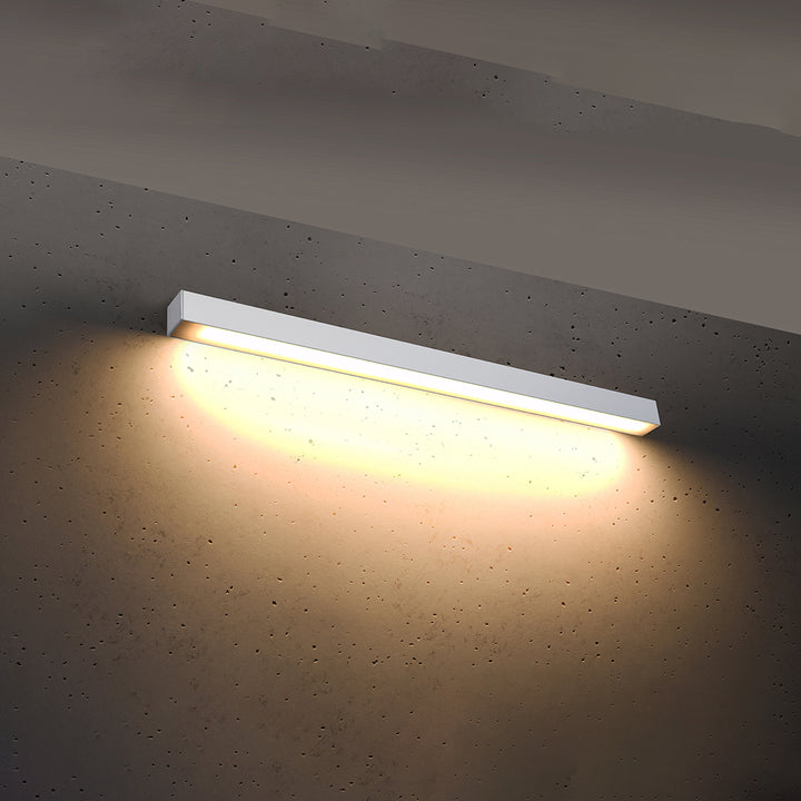 Applique murale linéaire PINNE blanc allumée, lumière vers le bas