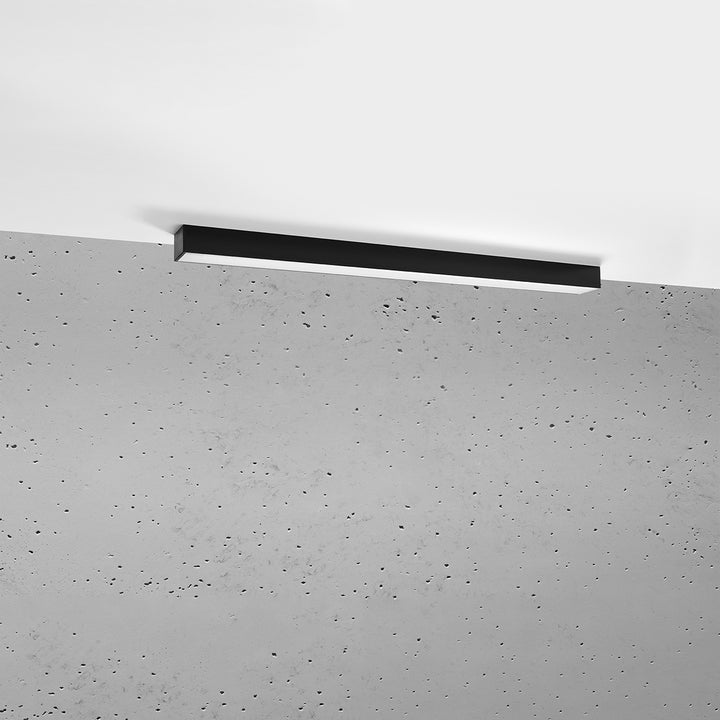 Plafonnier linéaire PINNE noir éteinte, au plafond