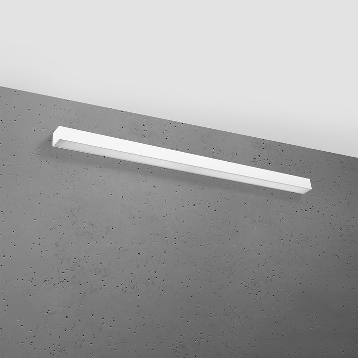 Applique murale linéaire PINNE blanc éteinte, posée au mur
