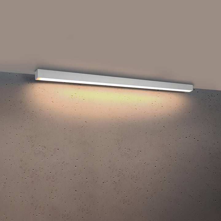 Plafonnier linéaire PINNE blanc allumée, au plafond