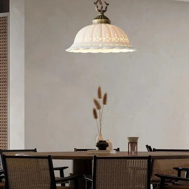 Suspension luminaire vintage en verre au style antique