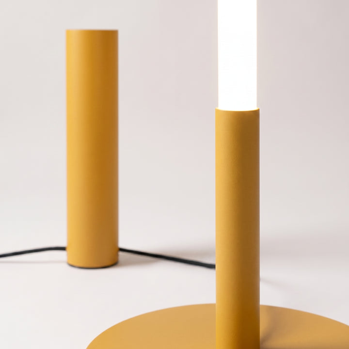 Lampadaire TRANG jaune détail du pied