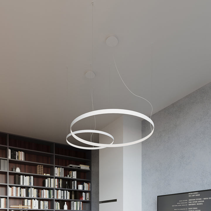 Lustre anneau RIO blanc dans un salon