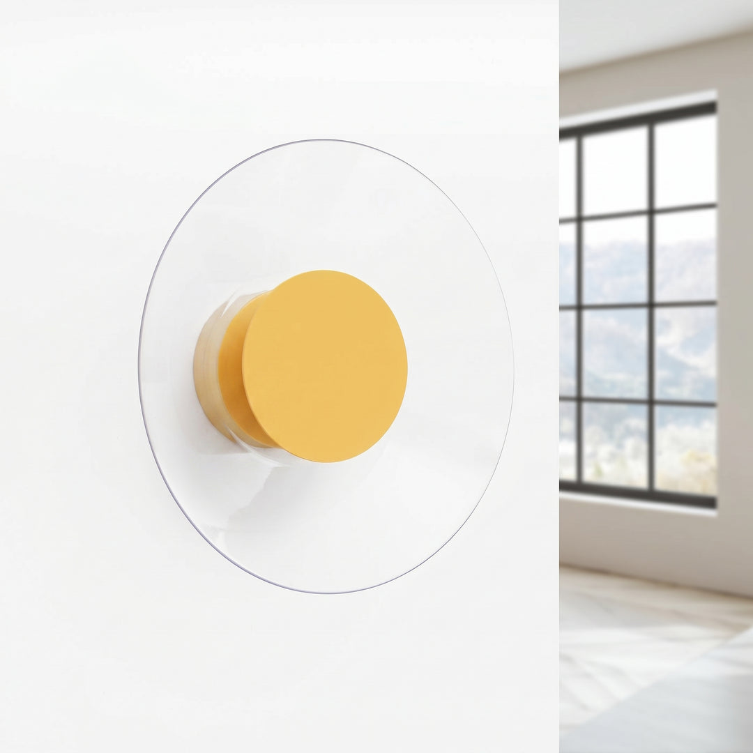 Applique murale ASTRO jaune éteinte, posée au mur