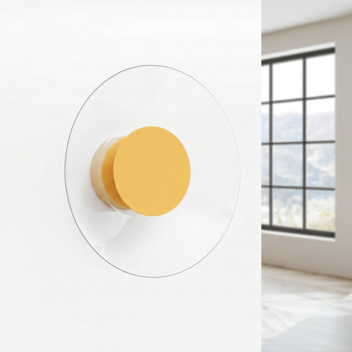 Applique murale ASTRO jaune éteinte, posée au mur