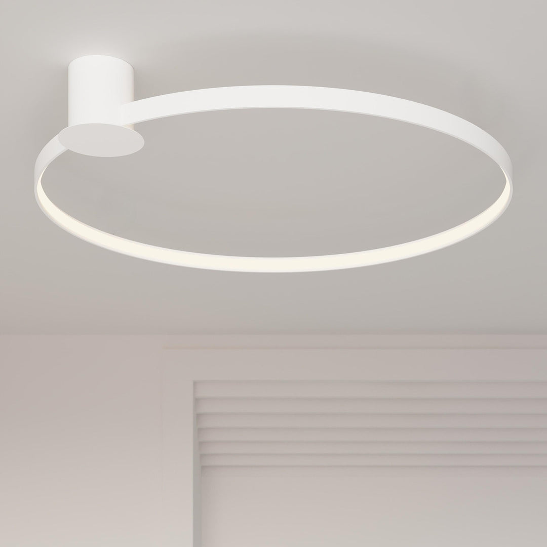 Plafonnier anneau RIO blanc dans un intérieur contemporain