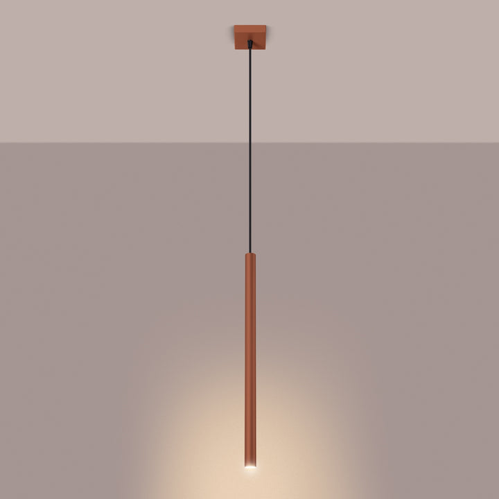 Suspension tube fin ocre rouge allumée