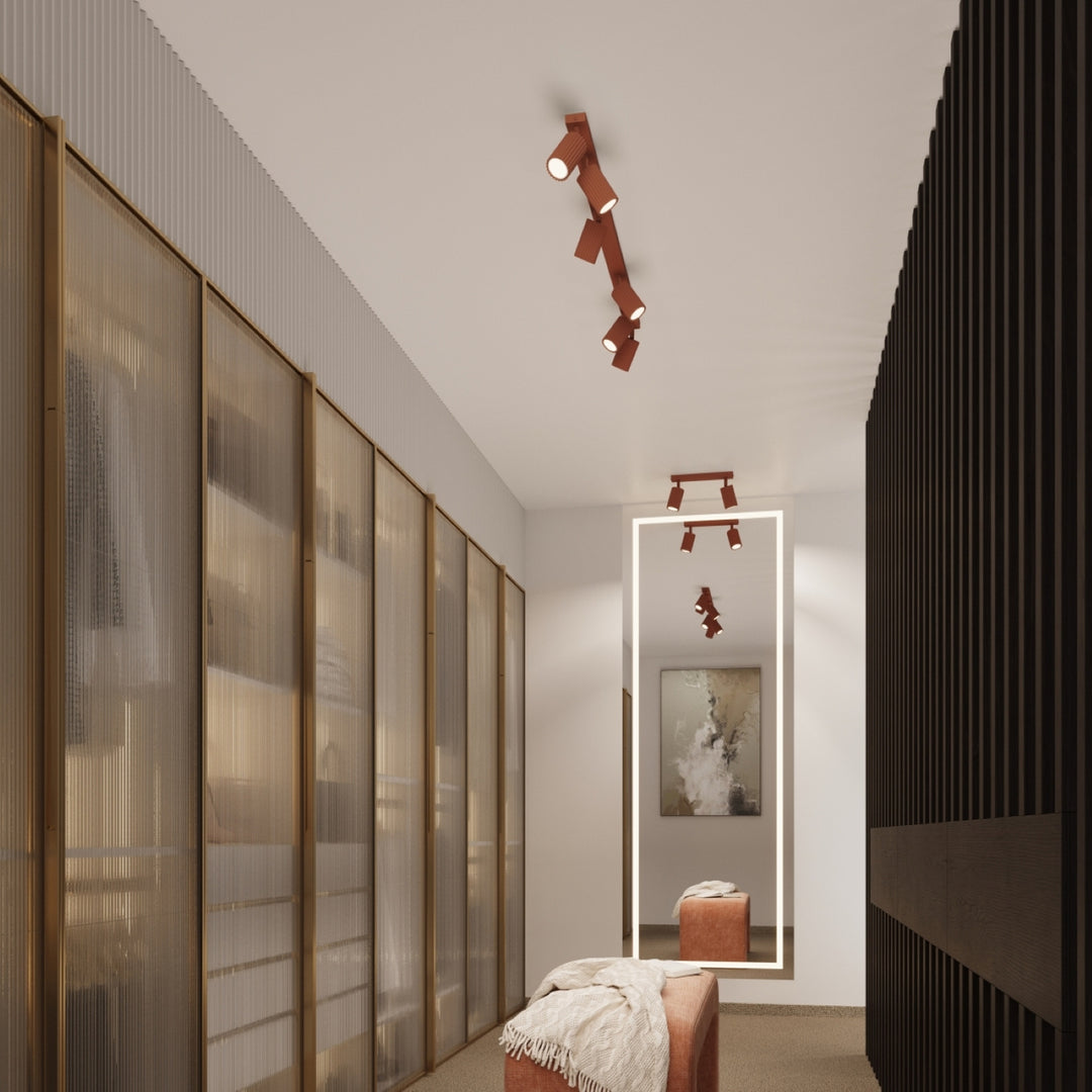 Luminaire Plafonnier ocre rouge allumée, vue rapprochée