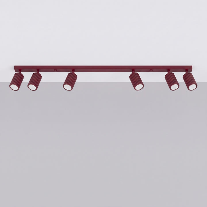 Luminaire Plafonnier bordeaux éteinte, vue rapprochée