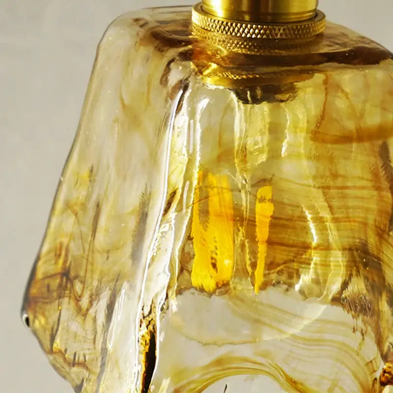 Applique murale moderne en verre fumé avec détail doré élégant