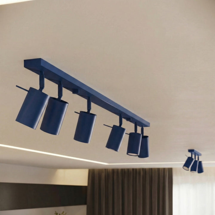 Luminaire Plafonnier outremer allumée, vue rapprochée