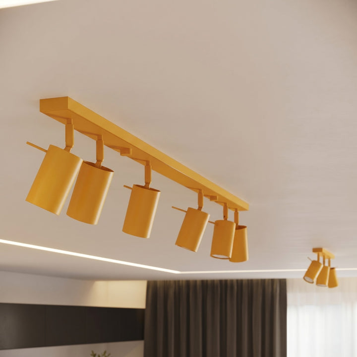 Luminaire Plafonnier jaune allumée, vue rapprochée