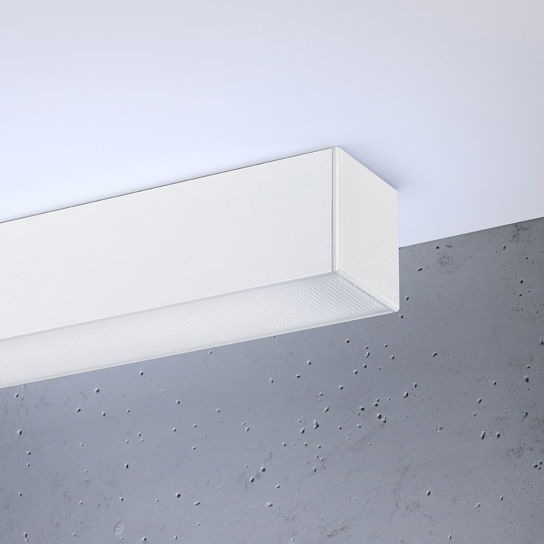 Plafonnier linéaire PINNE blanc éteinte, détail du profilé