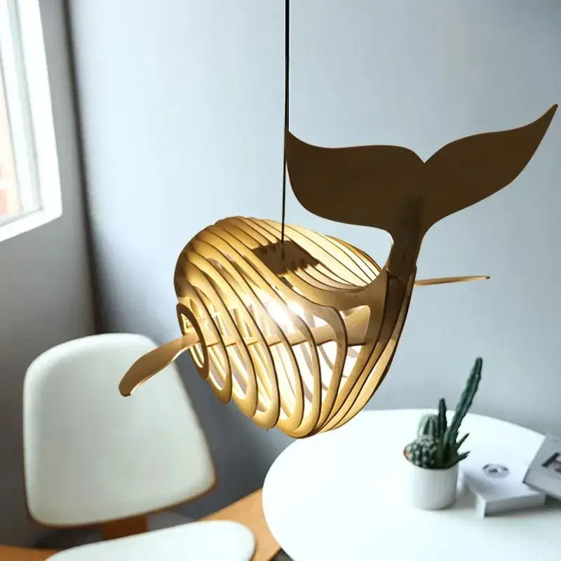 Suspension luminaire en forme de baleine en bois naturel