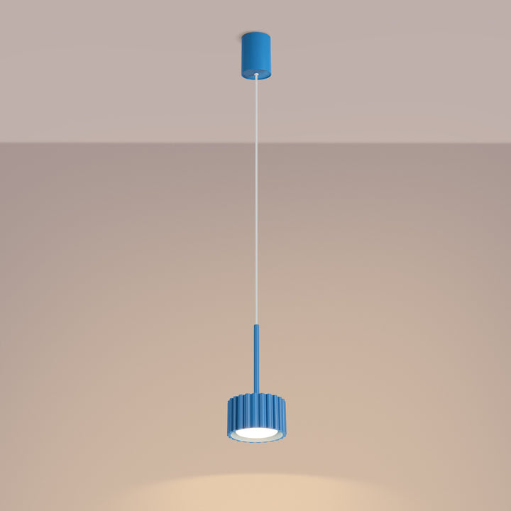 Suspension bleu clair allumée
