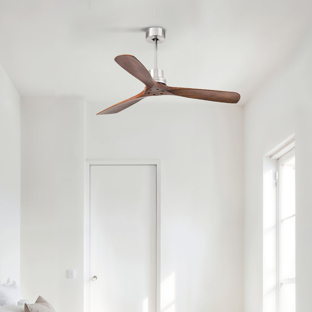 Ventilateur de plafond Lantau nickel mat et noyer de Faro Barcelona en situation