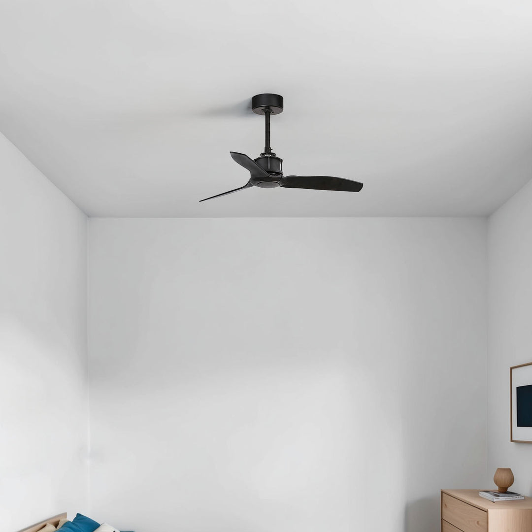 Ventilateur de plafond Just Fan noir en situation