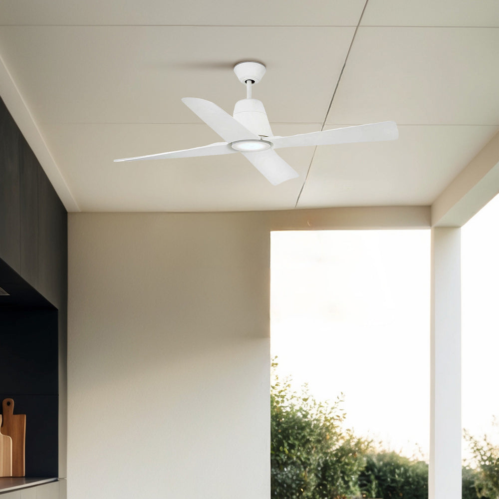 Ventilateur de plafond Typhoon blanc avec lumière en situation