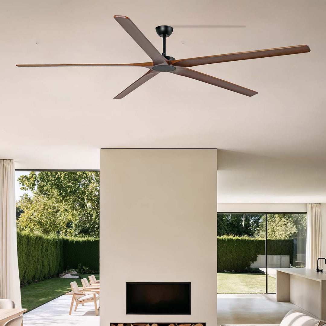 Ventilateur de plafond Bigwood Ø 240 cm noir et noyer foncé dans un intérieur