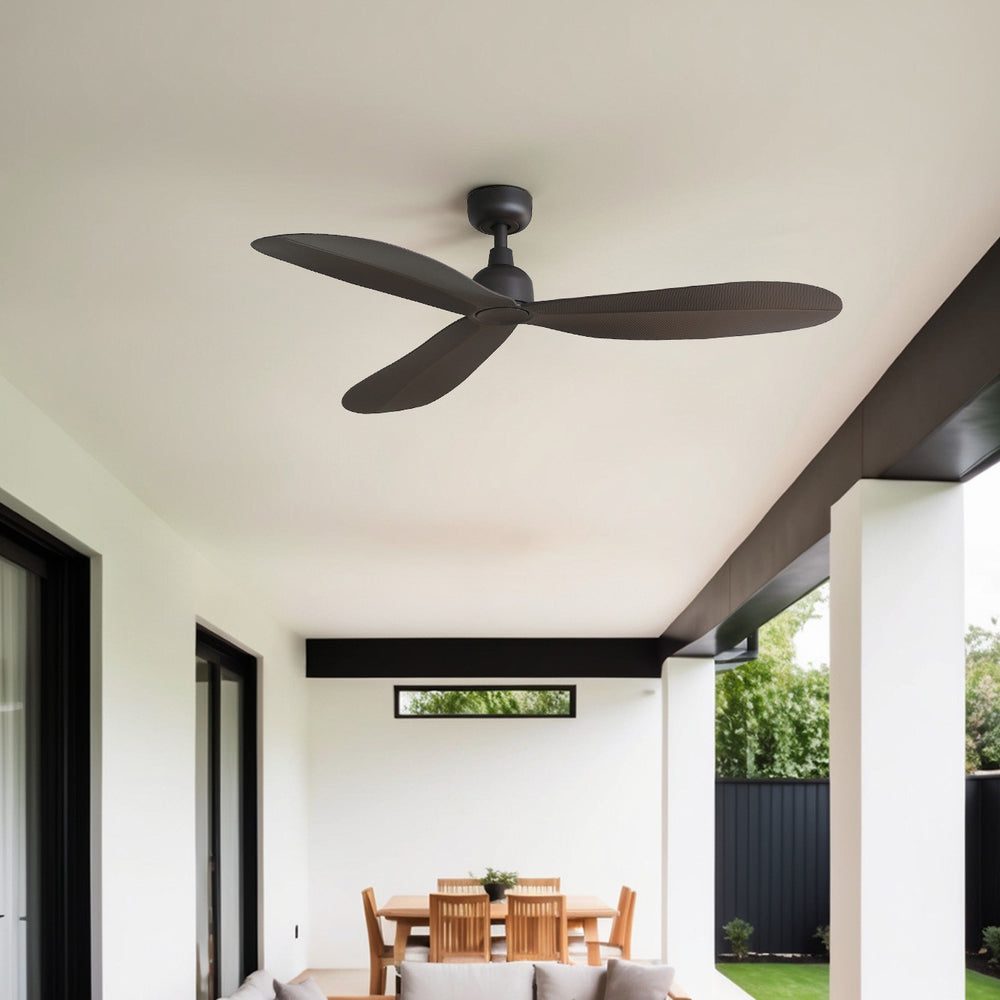 Ventilateur de plafond Palma marron dans un intérieur
